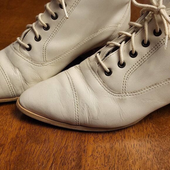 Corsina ~ Sz 6M ~ White Leather Ankle Hi Booties ~ Very Good Vintage Condition - Picture 6 of 9